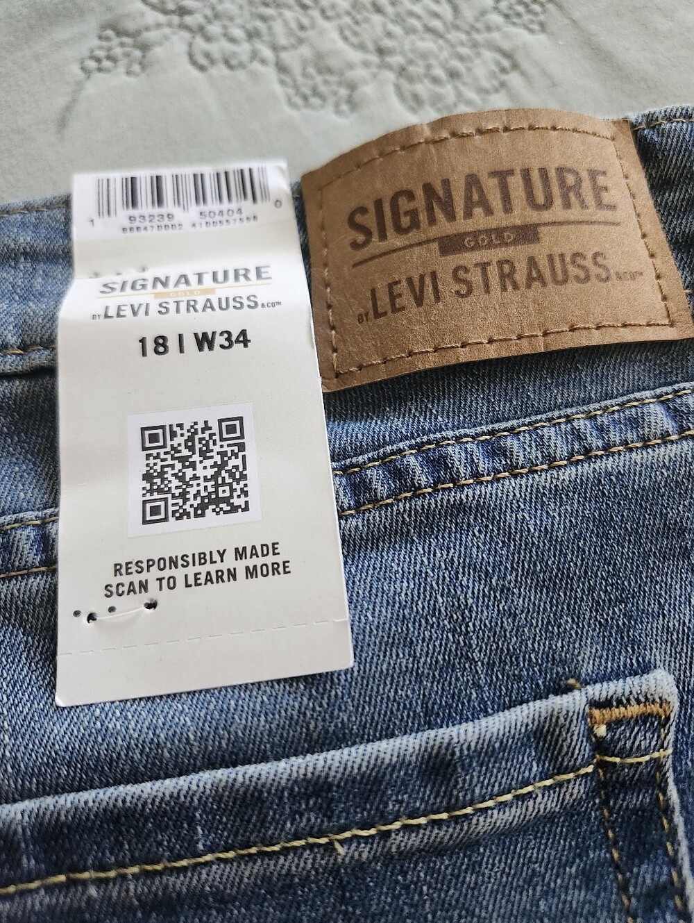 Signature Gold by Levi Strauss Light Blue Mid Ride Women's Shorts. - Picture 7 of 9